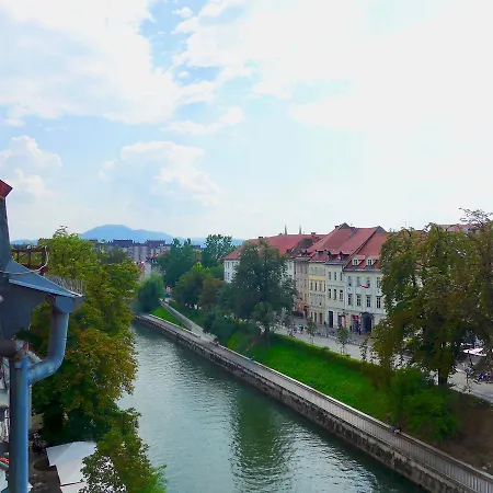 Old Town Terrasse View On River Apartman *